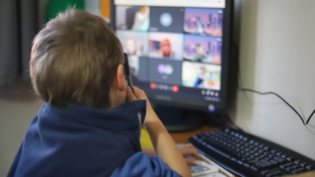 Висок ръст на новозаразени в Бургас, обсъжда се от понеделник учениците да учат онлайн
