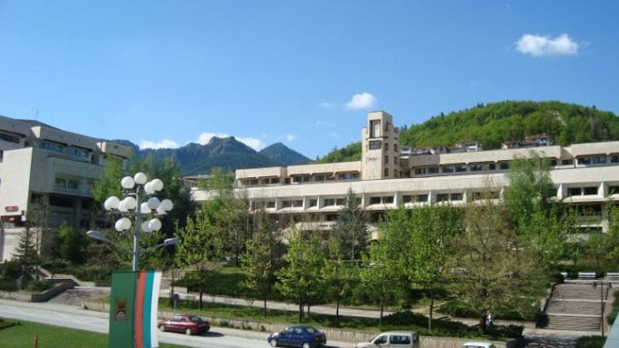 От днес се преустановява провеждането на всички масови мероприятия и