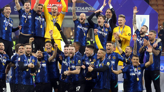 Интер се поздрави с трофея от Суперкупата на Италия, след