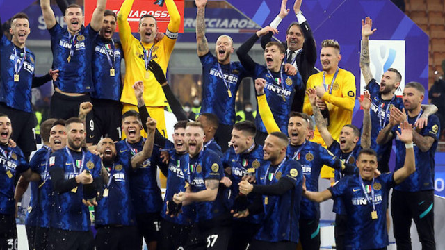 Интер се поздрави с трофея от Суперкупата на Италия след