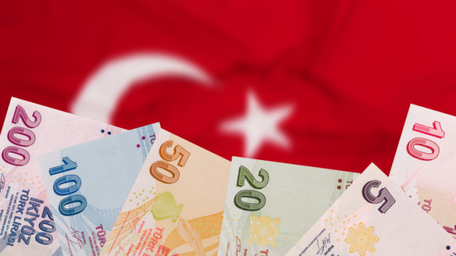 Турската лира поевтиня с близо 3%