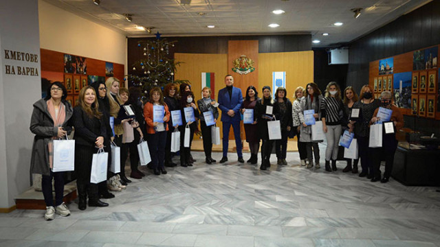 Кметът Иван Портних награди участниците в конкурса Да украсим Варна