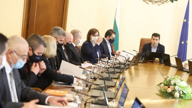 Към този момент все още нищо няма да затваряме Но