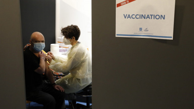 Франция регистрира повече от 305 320 нови случая на коронавирус