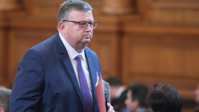Председателят на КПКОНПИ Сотир Цацаров е с отнет от ДАНС