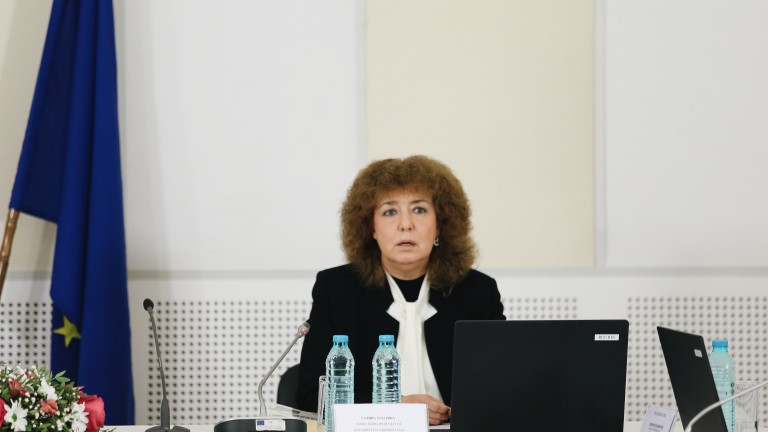 Кандидатът за председател на ВКС Галина Захарова е на мнение, че един мандат