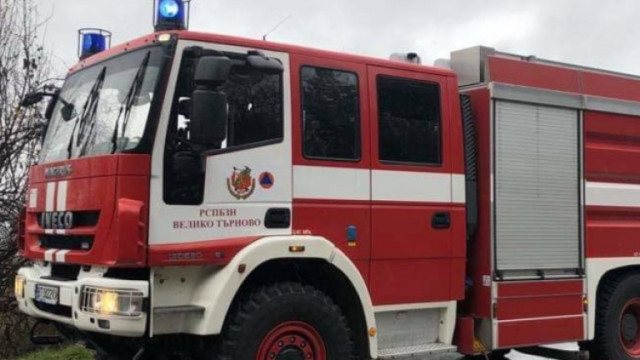Пожар изпепели мебелен цех в Добрич