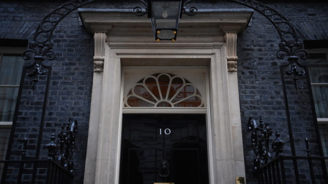 Екипът на британския министър председател Борис Джонсън се извини на кралица