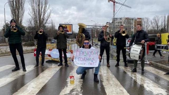 Любомир Жечев е известен с цветните си протести в Студентски