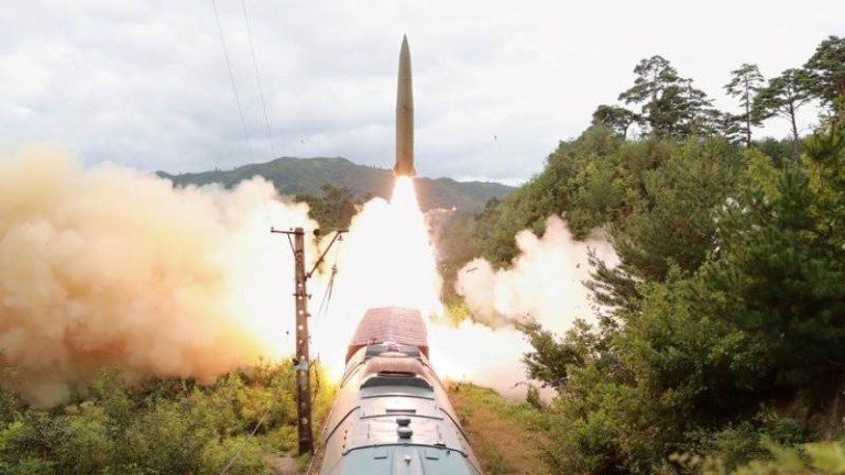 Северна Корея е изстреляла ракета от влак