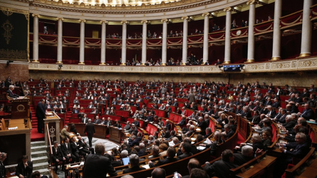Долната камара на френския парламент одобри на второ четене въвеждането на ваксинационни паспорти като
