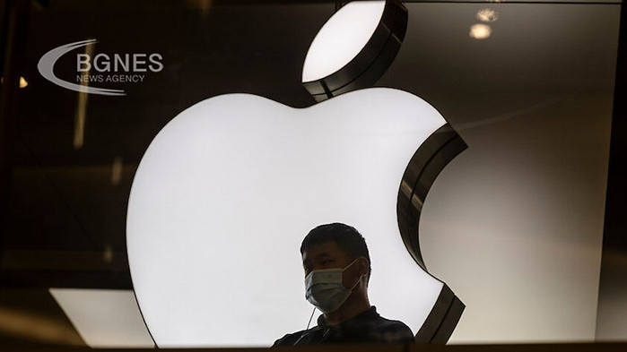 Американската компания Apple ще изисква от служителите си, работещи в