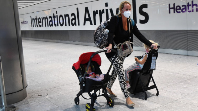 Ваксинираните британци ще могат да ходят на почивки в чужбина