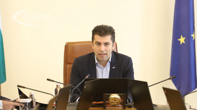 Министър председателят Кирил Петков поздравява Димитър Ковачевски по повод встъпването му