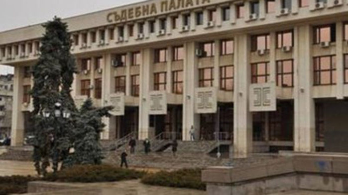 Районната прокуратура в Бургас предаде на съд двама мъже, единият