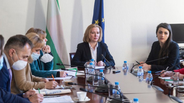 Министър Надежда Йорданова и началникът на кабинета на премиера Лена