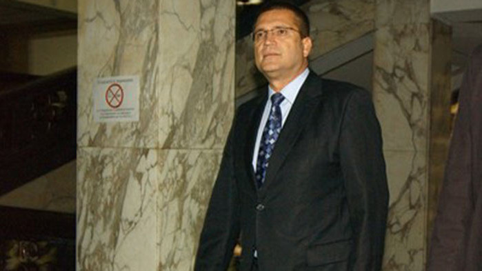 Парите са дадени за 6 месеца, когато управлява бившият военен