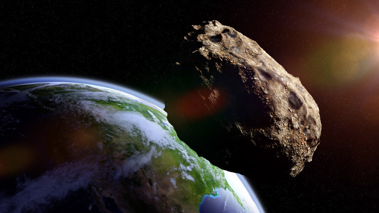 "Потенциално опасен" астероид ще премине край Земята