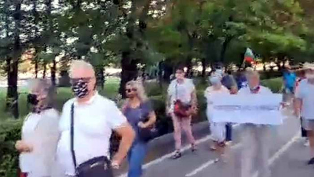 Контрапротестиращи: София не е катун (ВИДЕО)