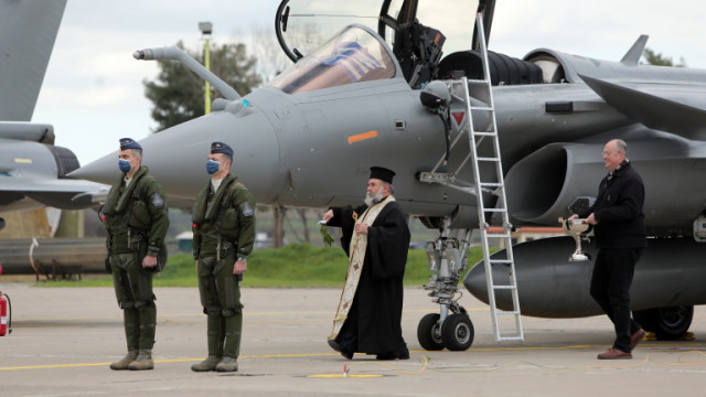 Първите шест бойни самолета Rafale които Гърция закупи от Франция като част