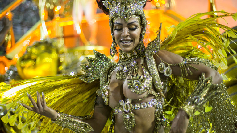 Знаменитият карнавал на самбата в бразилския Рио де Жанейро, който трябваше да