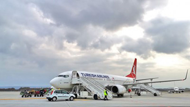 "Търкиш еърлайнс" отмени всички полети на летище Истанбул до полунощ заради снега