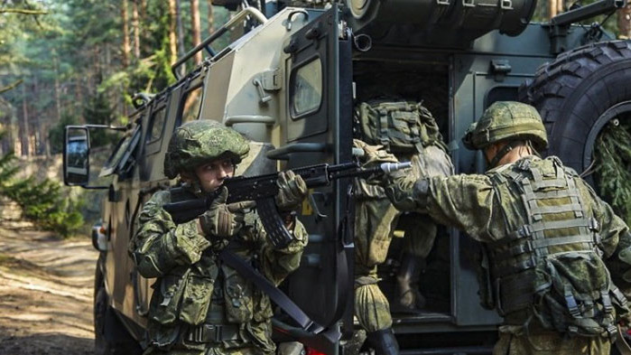 Напрежението нараства: Русия с военни маневри до Украйна