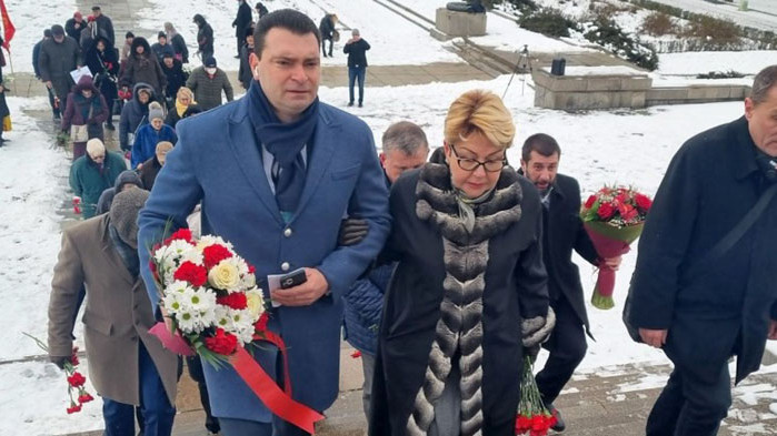 Лидерът на БСП-София под ръка с руския посланик Митрофанова по повод деня на Холокоста