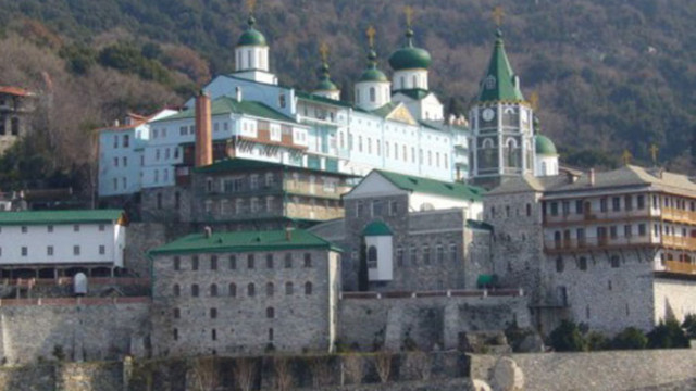 Над 50 надхвърли броят на починалите с ковид монаси в Света гора