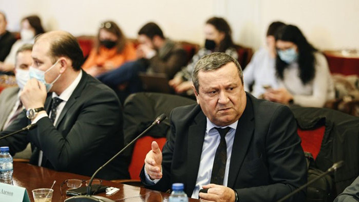 Правителството да се занимава с реалните проблеми на хората, а