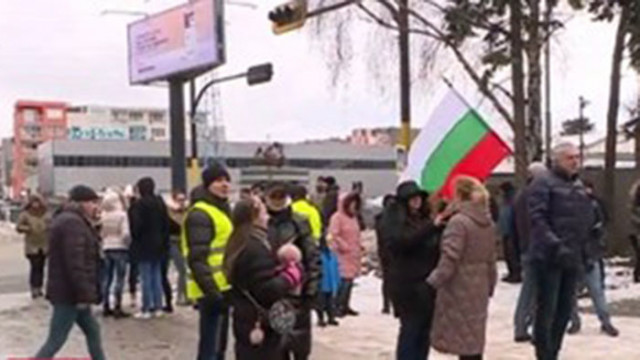 Жителите на столичния квартал Кръстова вада излязоха на протест заради състоянието