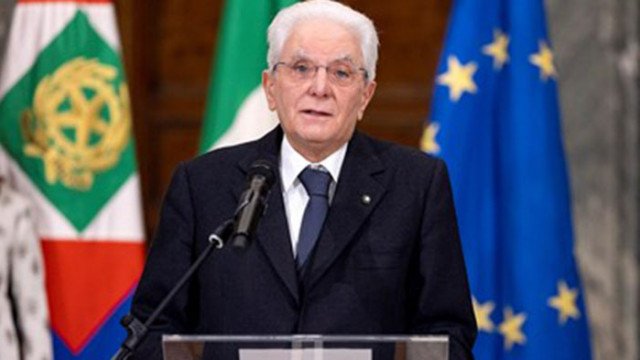 Серджо Матарела изнесе от двореца мебели и книги, но Италия го преизбра за президент