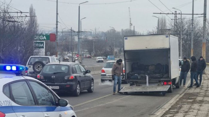 Акция в Бургас: Задържаха десетки мигранти