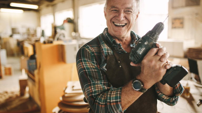 Над 1,3 милиона жени и мъже в Германия работят по-дълго,