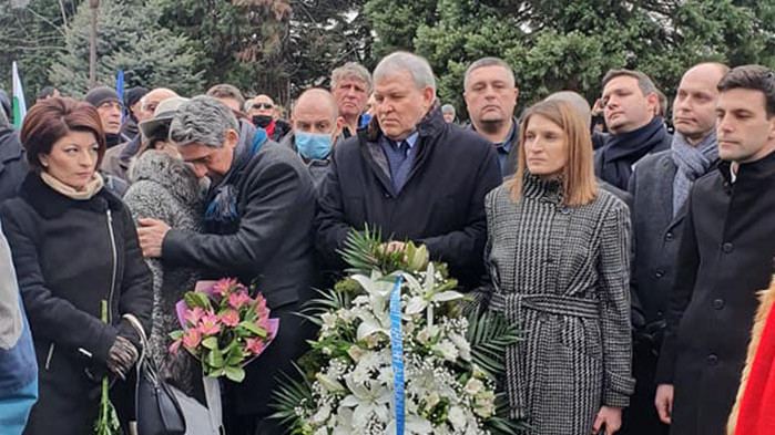 СДС почете жертвите на комунизма на Черната стена