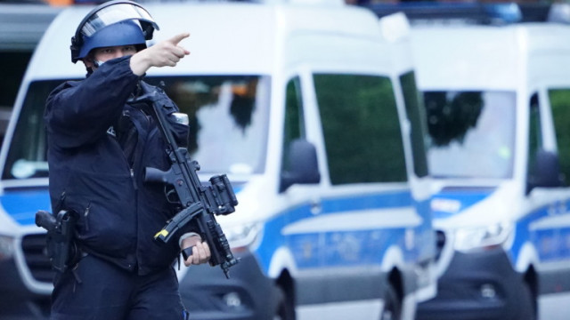 Мащабна полицейска операция се провежда в училище в Хамбург  съобщава RT