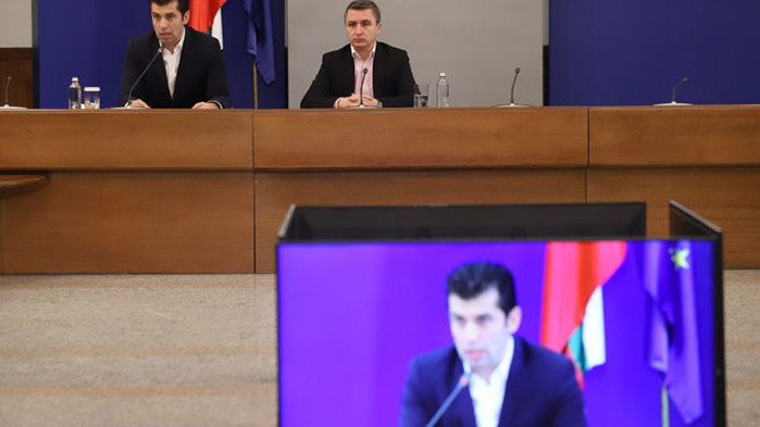 Областните на „Промяната” водят война с кметовете