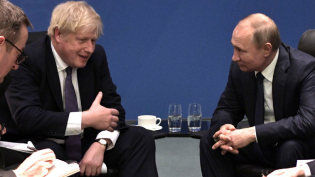 Руският президент Владимир Путин и британският премиер Борис Джонсън в телефонен разговор в сряда