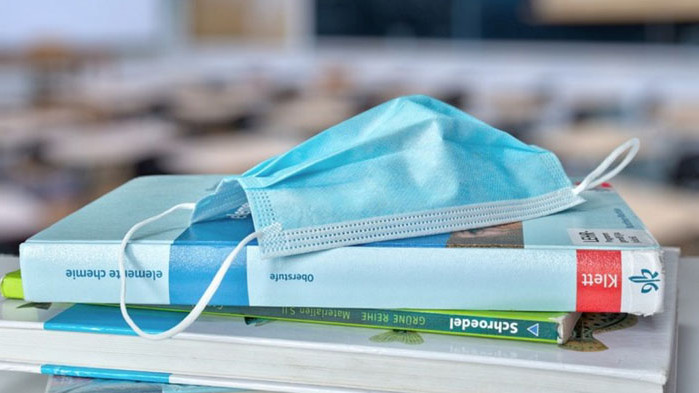 Родители и учители продължават да се в неведение как ще