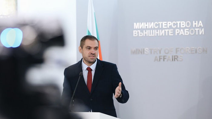 Историческата комисия е важна и не трябва да спира, обяви