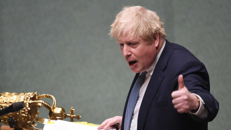 Четирима от най-близките сътрудници на британския премиер Борис Джонсън подадоха оставки