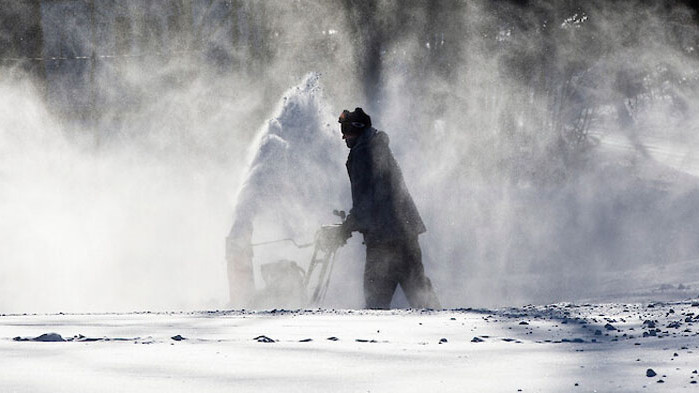 Мощна зимна буря продължава да връхлита САЩ, оставяйки повече от