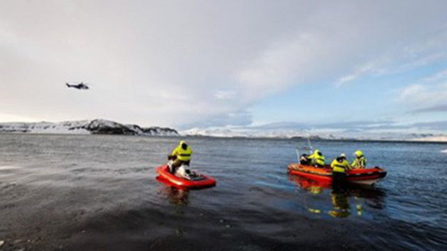Властите в Исландия откриха малък самолет на дъното на езеро
