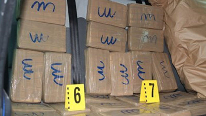 В Генуа са открити 445 кг кокаин, скрит в контенер