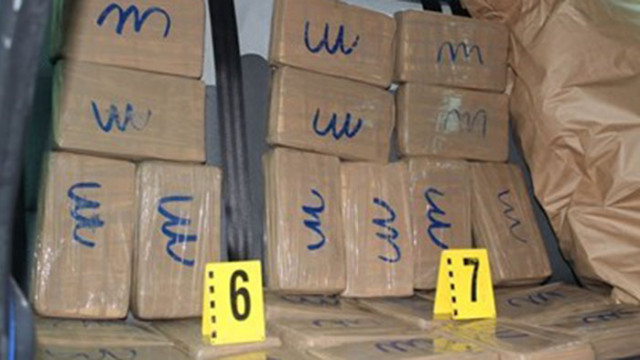 В Генуа са открити 445 кг кокаин скрит в контенер