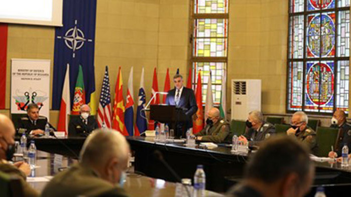 Русия вече застрашава сигурността на България според Стефан Янев Армията ни не може сама