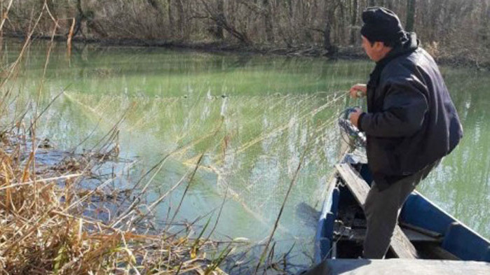 Извадиха 80 метра мрежи от водите на река Камчия