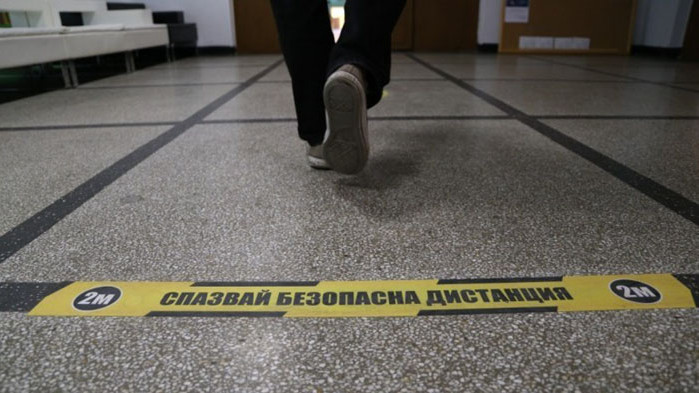 От следващата седмица - всички ученици в клас, болниците започват