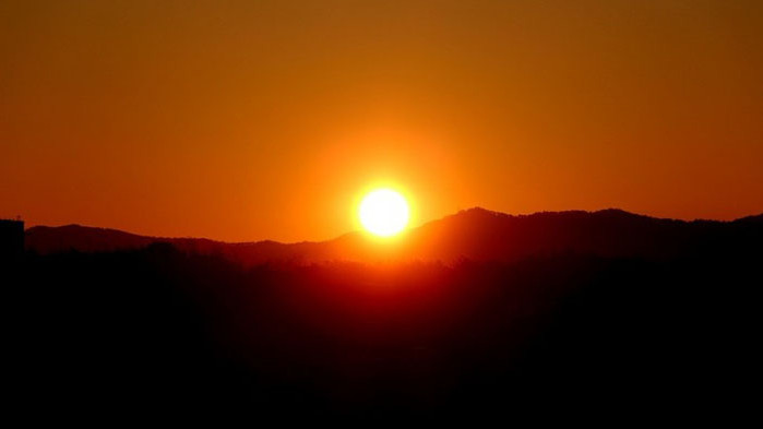 Над страната ще е предимно слънчево. Ще духа слаб вятър