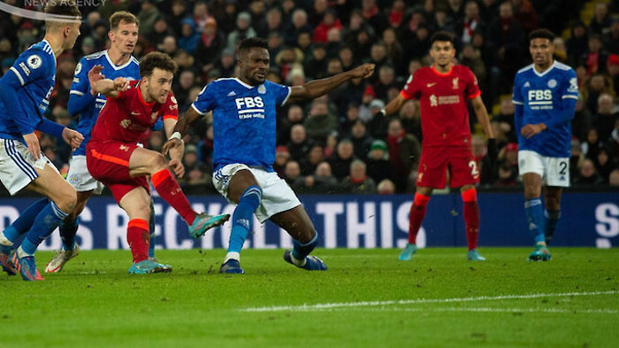 Ливърпул надигра Лестър с 2:0 у дома в среща от